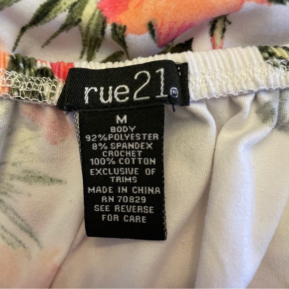 Rue 21 White Flowered Romper.  Size M - Picture 5 of 6